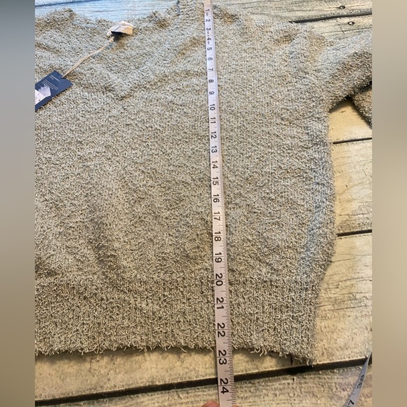 NWT universal thread light green shag looking v neck sweater. L - Picture 7 of 8